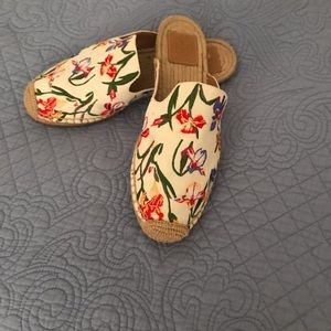 Silk and knit floral jumper. Shoes to match